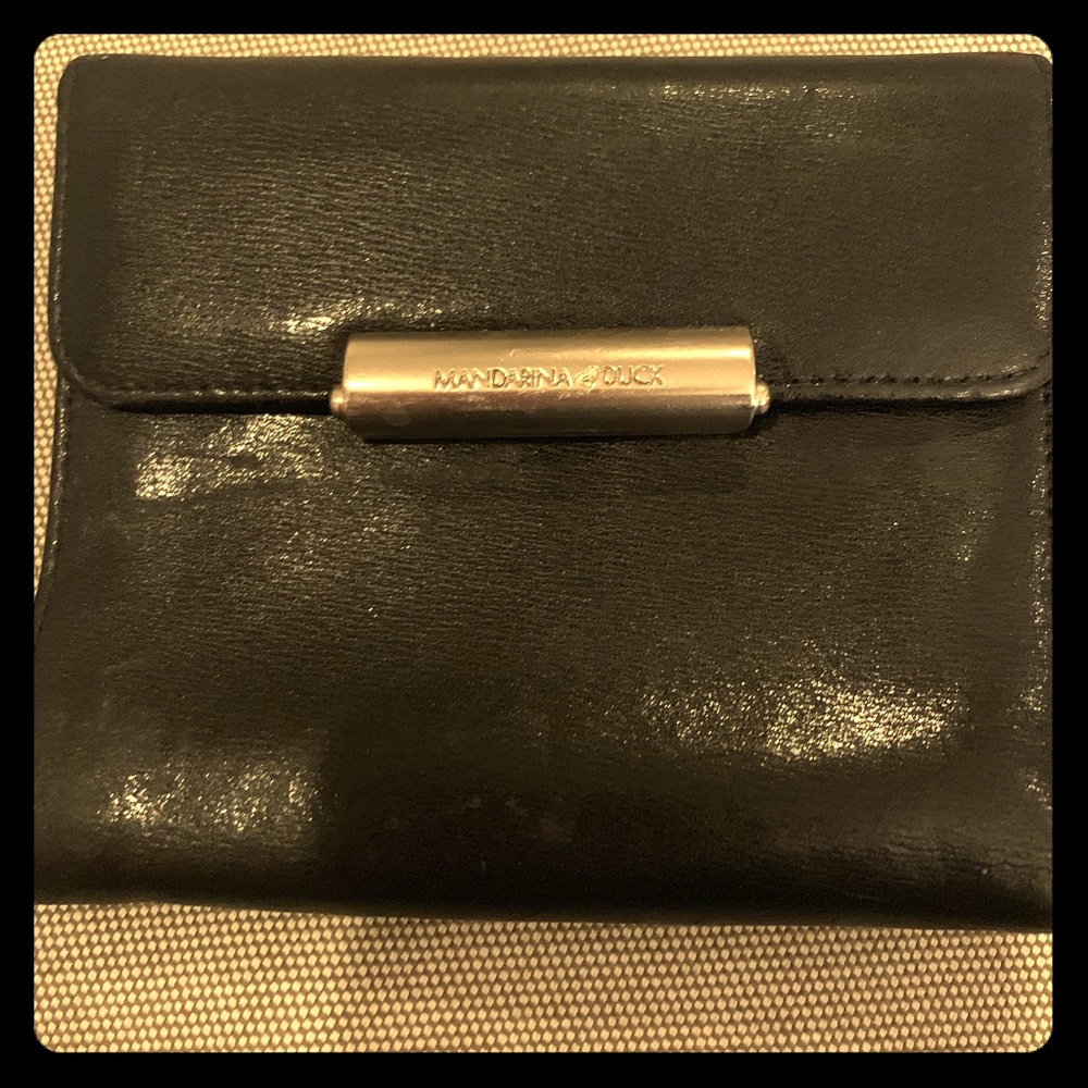 Mandarin a Duck black leather wallet